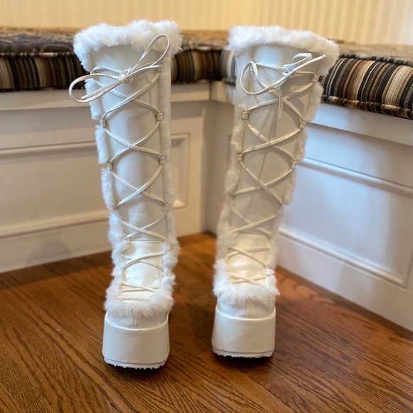 Demonia High Platform Boots CAMEL-311 White Size 12 Women's - Picture 2 of 9